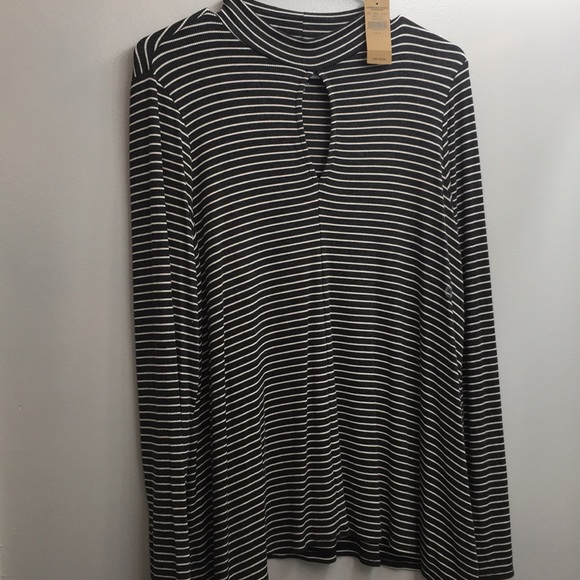 American Eagle Outfitters Tops - Long sleeve American Eagle top NWT!